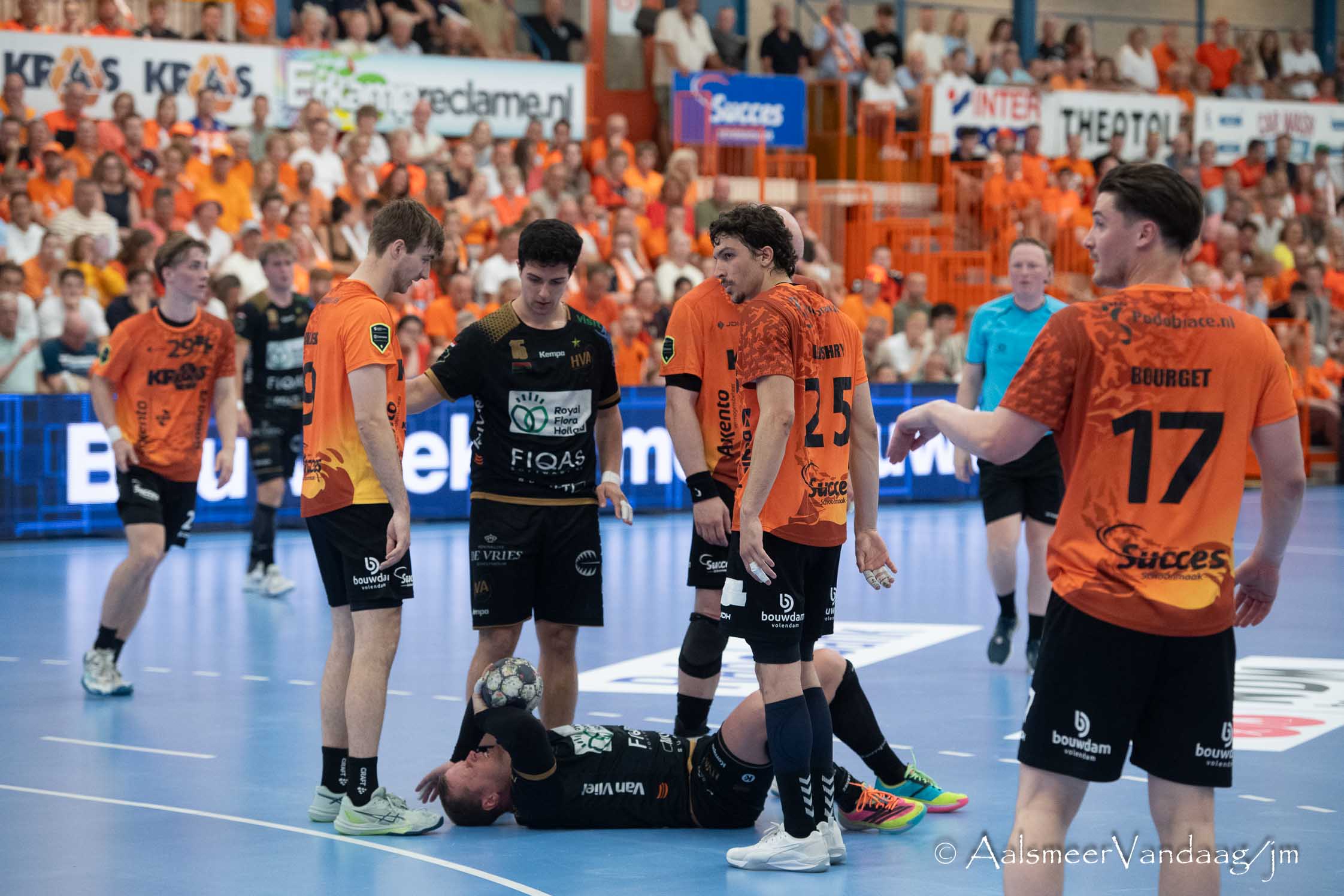 Aalsmeer ten onder in kolkende sporthal Opperdam