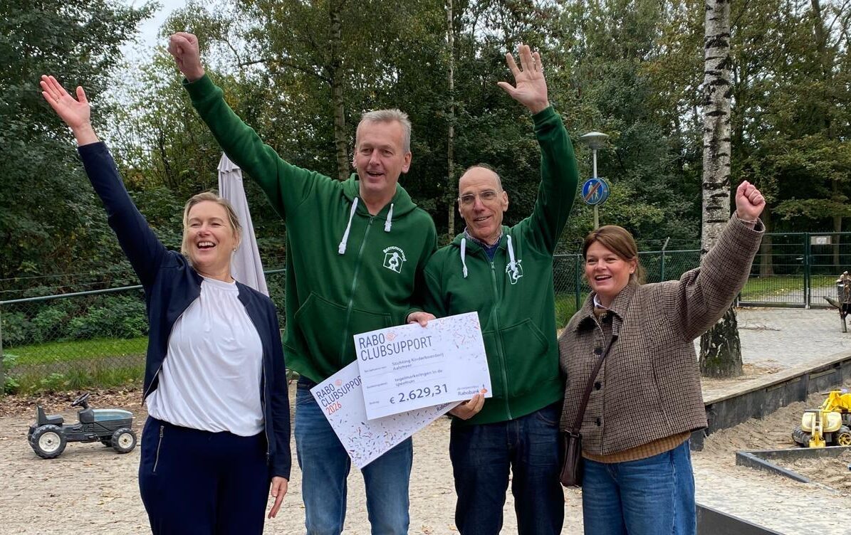 Cheques voor SAM en Boerenvreugd