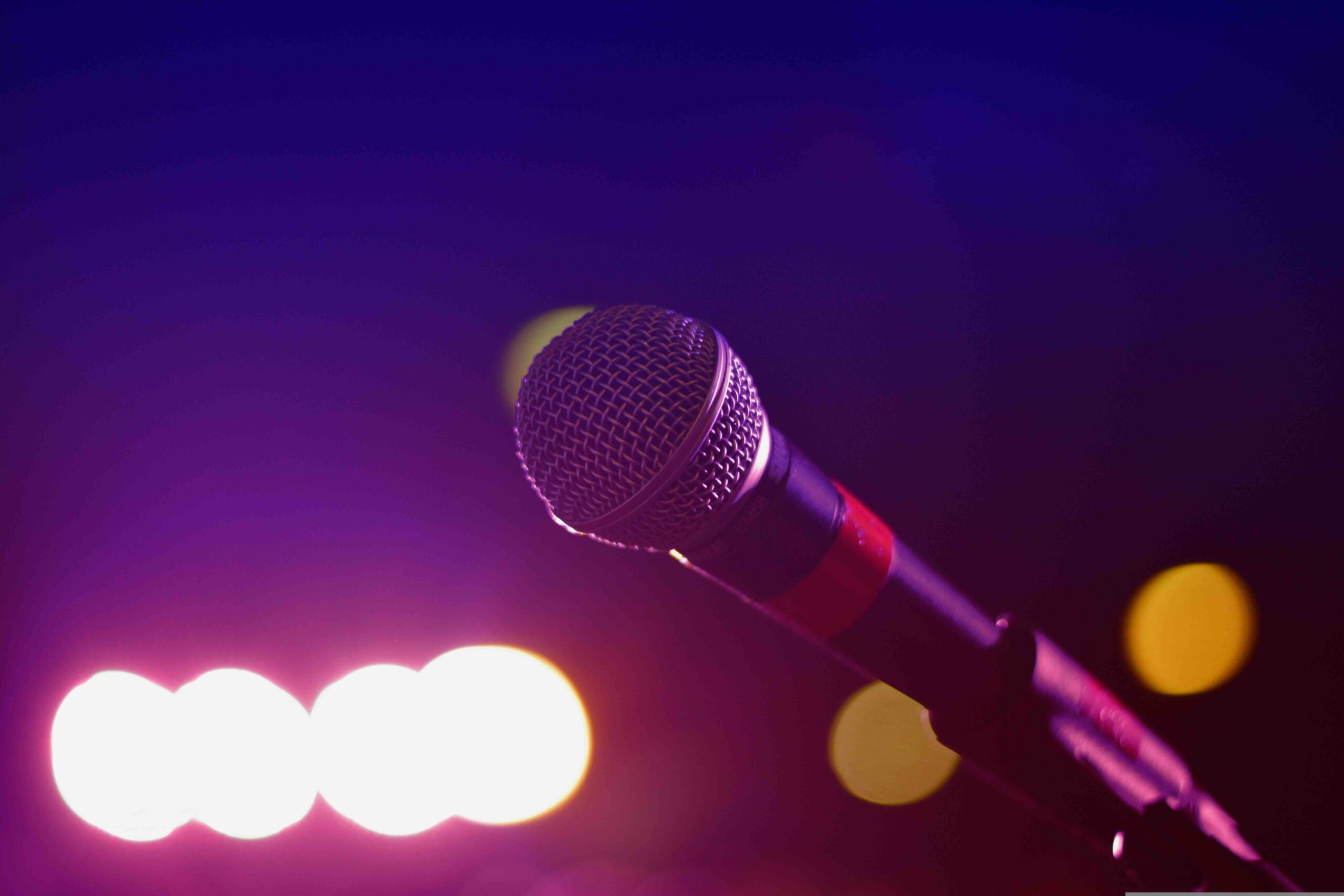 Avondje uit vanuit Aalsmeer? Ontdek karaoke, games en cocktails in Amsterdam